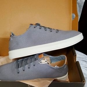 Women olukai light grey shoe
